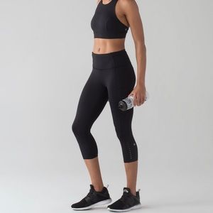 Lululemon Fast & Free Crop (19"). Black. W6AG8S